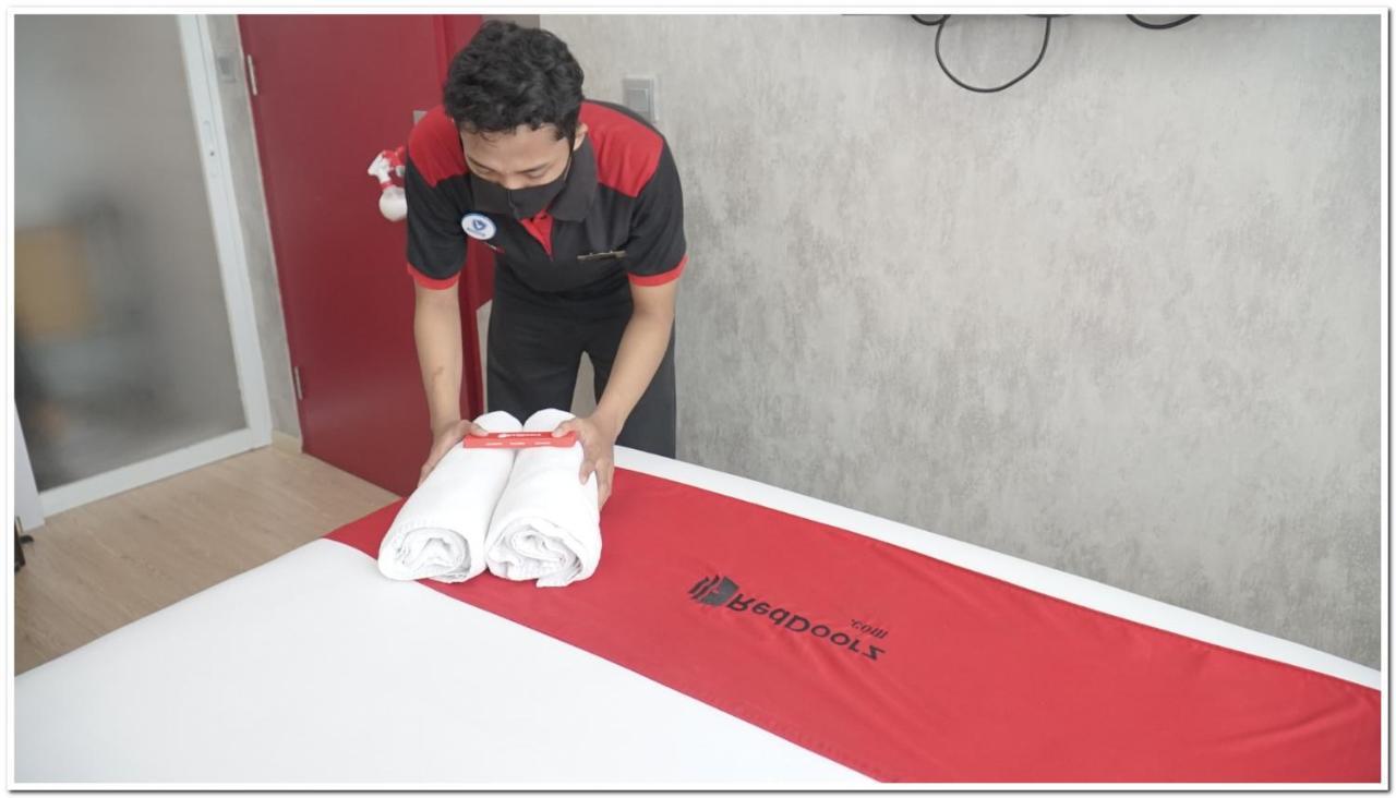 Reddoorz Plus @ Purwosari Solo Kültér fotó