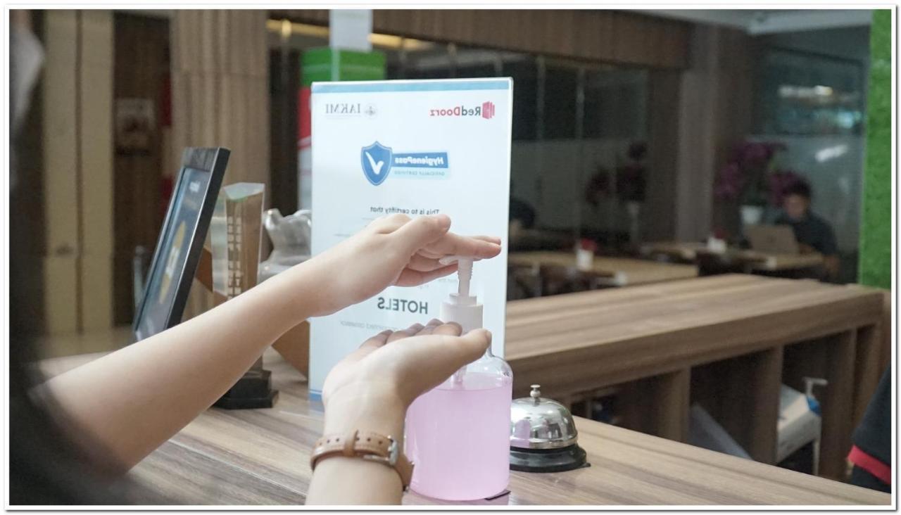 Reddoorz Plus @ Purwosari Solo Kültér fotó